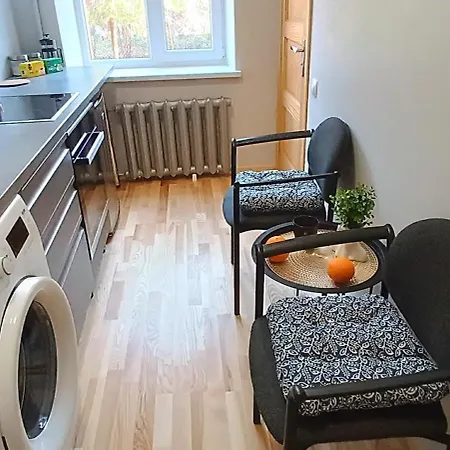 Cozy & Bright 1 Bedroom With Park Nearby - Free Parking, Riga, Up To 5 Guests Apartment